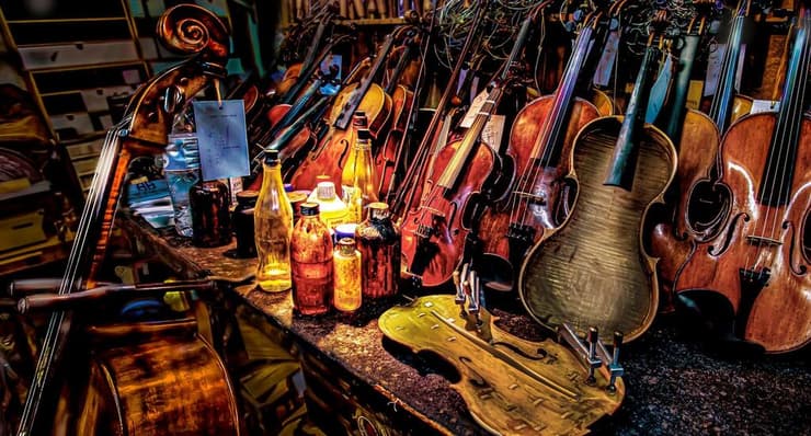 הכינורות בבית המלאכה של אמנון וינשטיין