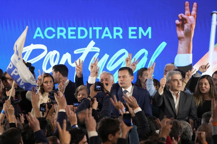 פורטוגל לואיס מונטנגרו מנהיג מפלגת הברית הדמוקרטית AD מרכז ימין ניצחון בבחירות