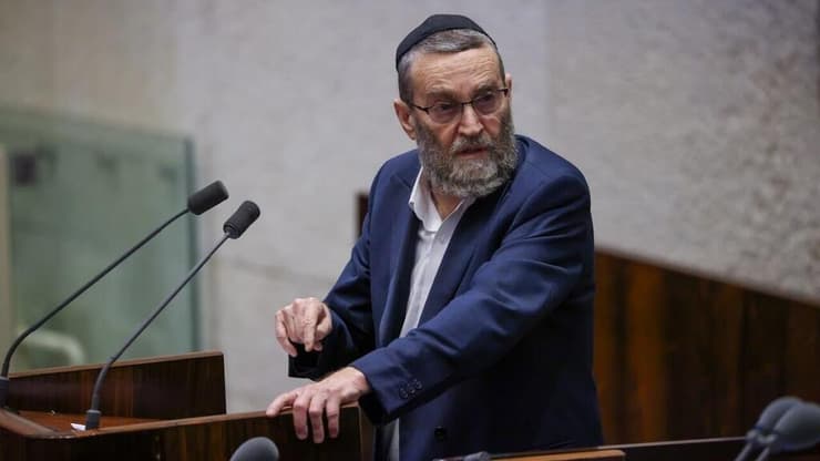 משה גפני ואמיר אוחנה במליאת הכנסת בדיון בנושא השינויים בתקציב 