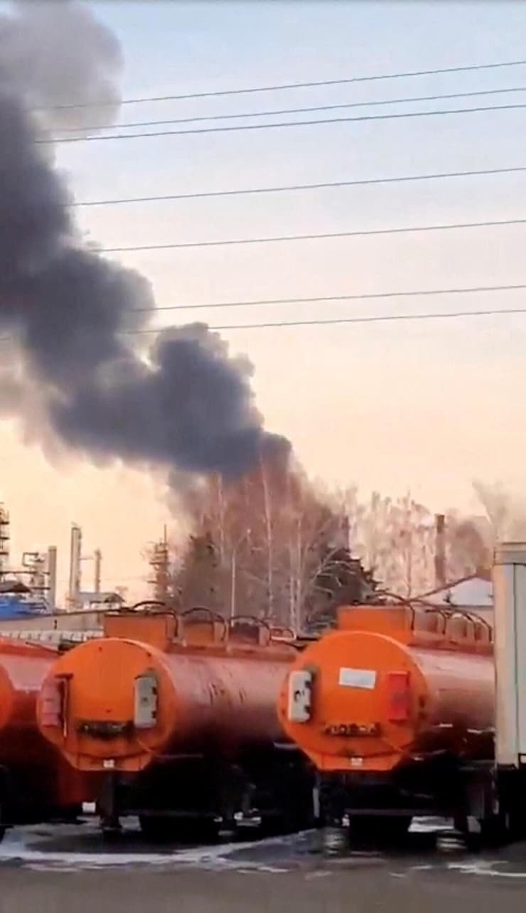 רוסיה עשן מיתמר מ מתקן נפט רוסי במחוז ריאזאן אחרי מתקפת כטב"ם שביצעה אוקראינה