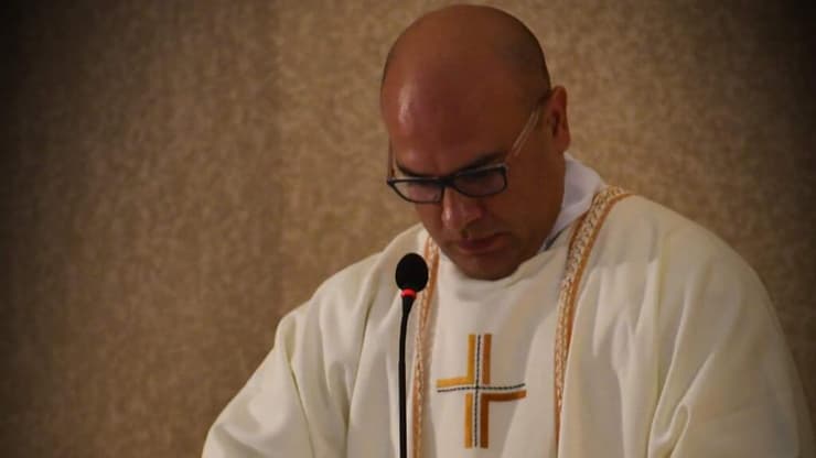 הכומר טיאגו קרדוזו חשוד בעבירות מין כלפי נערים בגילאי 12-14