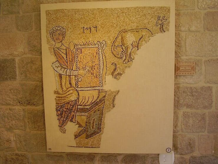 דוד מנגן בנבל בפסיפס מבית הכנסת העתיק בעזה (העתק)