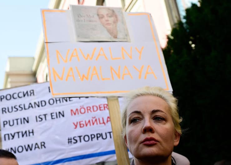 בחירות נשיאות רוסיה יולינה נבלניה אשתו של אלכסיי נבלני הפגנה ליד שגרירות רוסית ב ברלין