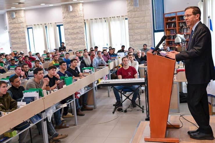 נשיא המדינה יצחק הרצוג, ביקר היום במכינת ״בני דוד״ בעלי