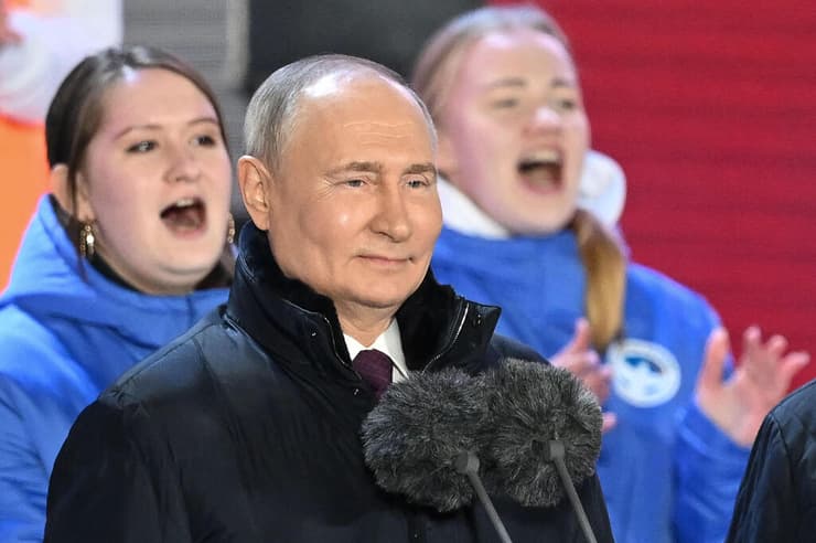 נשיא רוסיה ולדימיר פוטין חגיגות לציון 10 שנים לסיפוח חצי האי קרים יום אחרי הניצחון ב בחירות