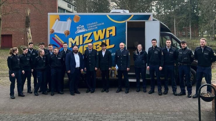 "טנק המצוות" היהודי של ברלין מתארח במכללה לשוטרים בגרמניה