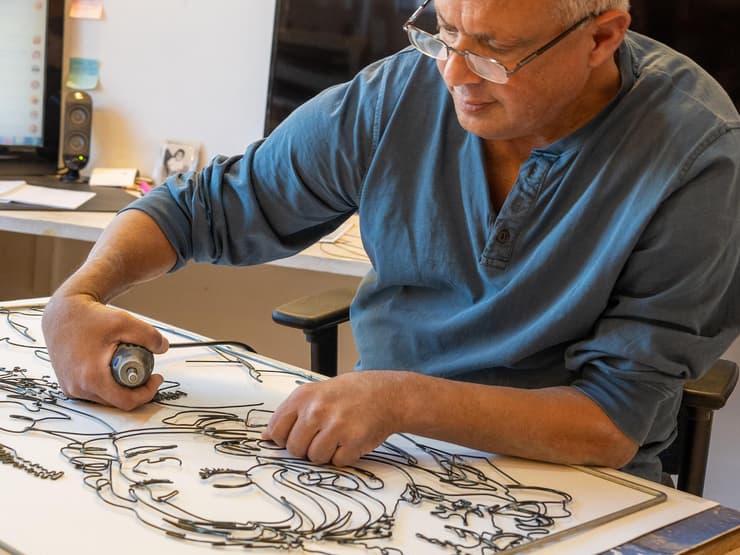 גיא קוראל, אמן חוטי ברזל