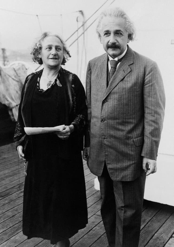 אלברט איינשטיין ואלזה לוונטל, שהייתה רעייתו השנייה