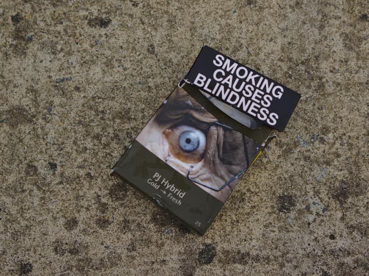 חפיסת סיגריות עם תמונת נזקי עישון מאוסטרליה