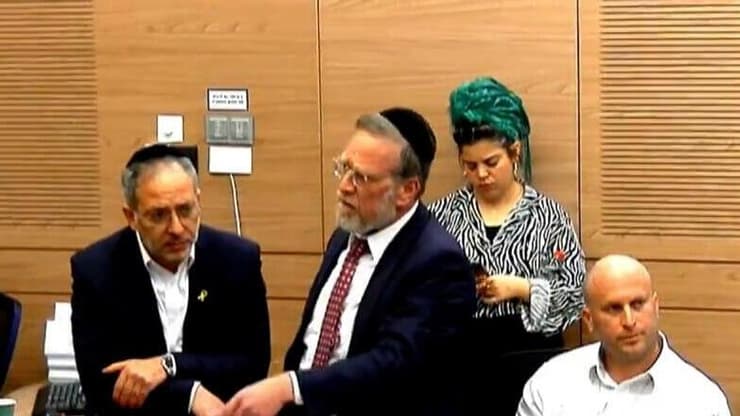 יצחק פינדרוס בוועדת הכנסת לאחר ההצבעה לאישור הפגרה במלואה