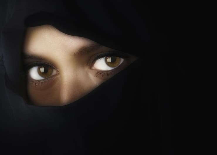 אישה ערבייה מוסלמית ניקאב חיג'אב