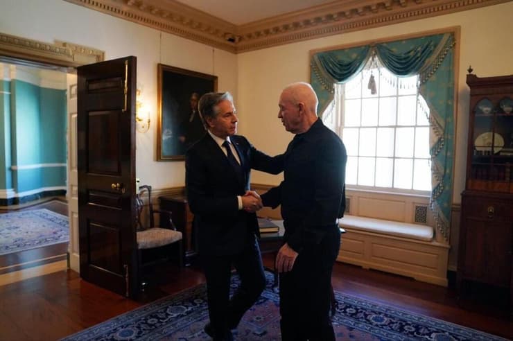 שר הביטחון יואב גלנט עם מזכיר המדינה של ארה"ב אנתוני בלינקן 