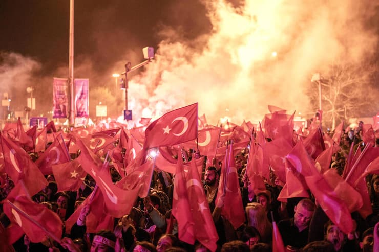 טורקיה חגיגות ניצחון של תומכי ה אופוזיציה CHP בחירות מקומיות איסטנבול