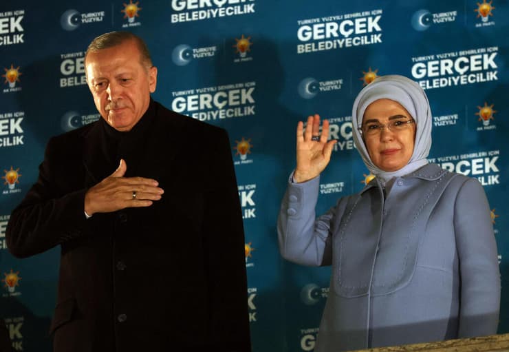 נשיא טורקיה רג'פ טאיפ ארדואן ו אשתו אמינה נאום הפסד בחירות מקומיות אנקרה