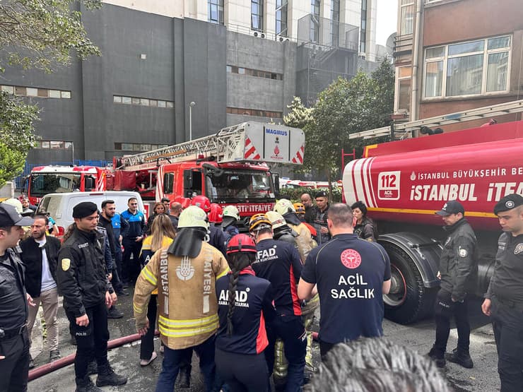 איסטנבול טורקיה שריפה שיפוצים מועדון לילה