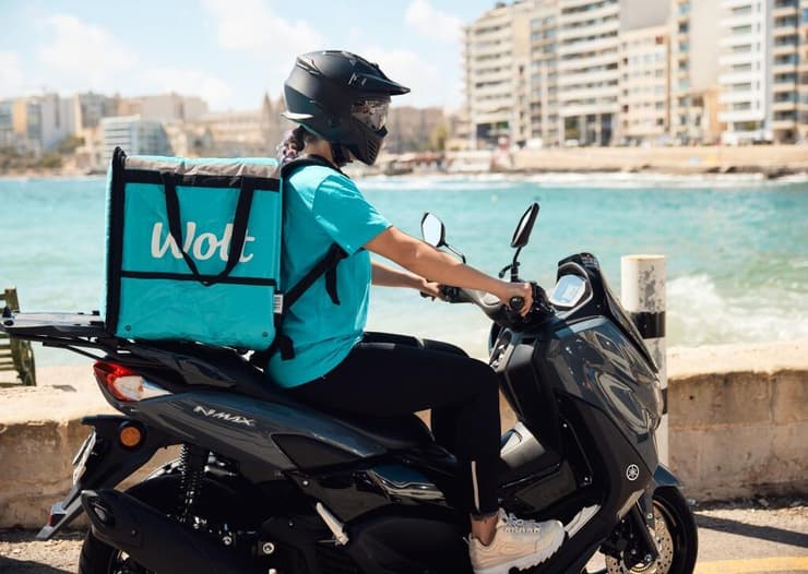 שליח וולט (צילום: יחצ וולט) וולט