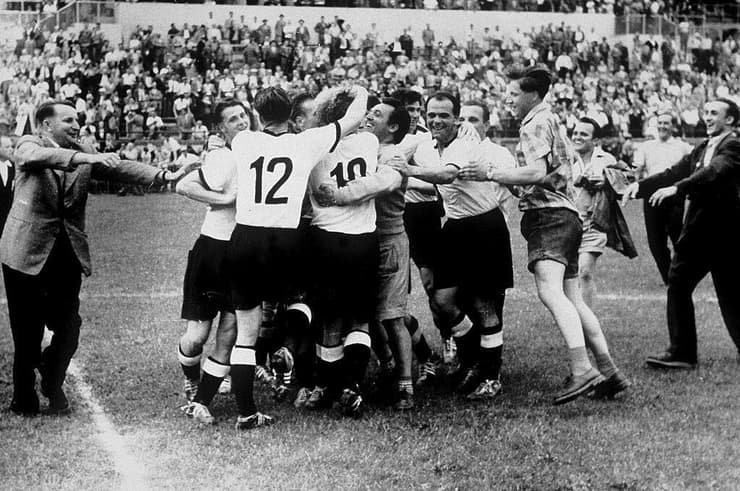 מאז 1954. המשחק הראשון בו לבשה נבחרת גרמניה (נגד הונגריה) מדי אדידס