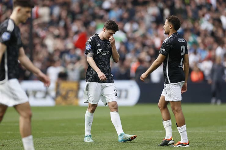 שחקני איאקס מאוכזבים 