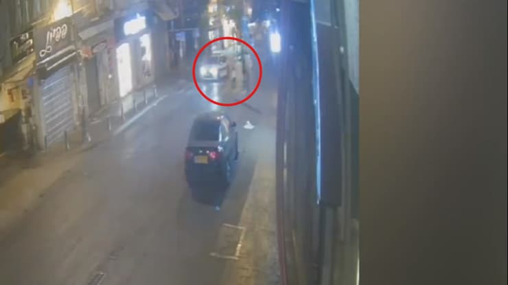 ניידת משטרה פגעה בהולך רגל ברחוב שבטי ישראל בירושלים