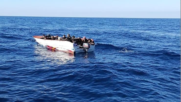 מהגרים ב חופי לבנון משבר מול קפריסין