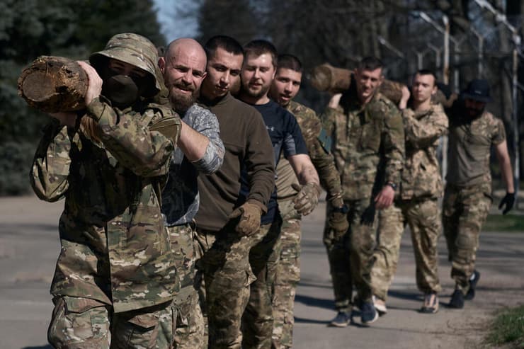 קייב אוקראינה חיילים טירונים
