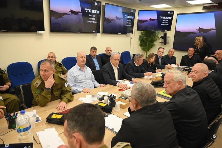 ראש הממשלה בנימין נתניהו כינס את הקבינט מלחמה בקריה בתל אביב