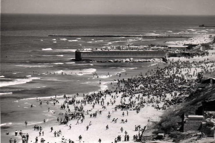 חוף הים ובריכת גורדון שנות ה-60