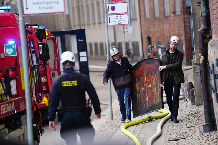 דנמרק בורסה נשרפה קופנהגן