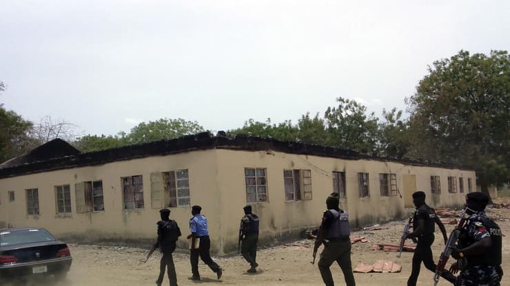 ניגריה טקס 10 שנים ל חטיפת ה נערות מ צ'יבוק בית הספר שממנו נחטפו