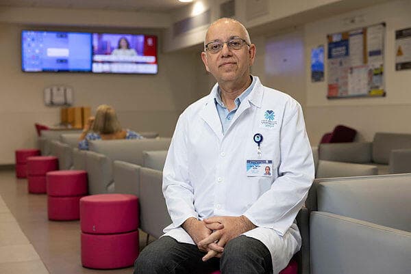 "תרופות מאריכות חיים רבות אינן נמצאות בסל". פרופ' עידו וולף מותח ביקורת (צילום: עוז מועלם) פרופ' עידו וולף מבית החולים איכילוב ראש בית הספר לרפואה באוניברסיטת תל אביב