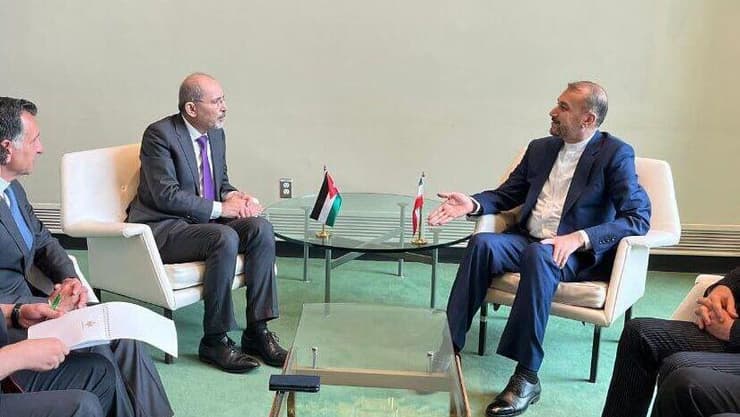 שר החוץ של איראן חוסיין אמיר עבדאללהיאן עם שר החוץ של ירדן איימן ספדי