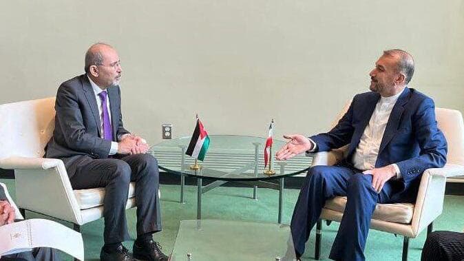 שר החוץ של איראן חוסיין אמיר עבדאללהיאן עם שר החוץ של ירדן איימן ספדי