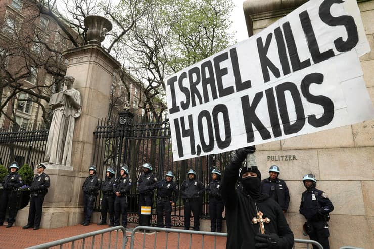 הפגנה פרו פלסטינית מפגינים מחוץ ל אוניברסיטת קולומביה ב ניו יורק ארה"ב
