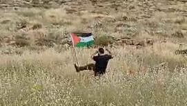ישראלי ניסה להוריד דגל פלסטין באיזור בנימין ונפצע ממטען