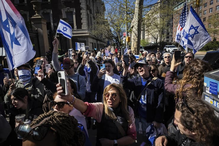 המרצה הישראלי שי דוידאי מסורב כניסה לאוניברסיטת קולומביה בניו יורק, ארה"ב בצל המחאה הפרו-פלסטינית שהתקיימה בפנים