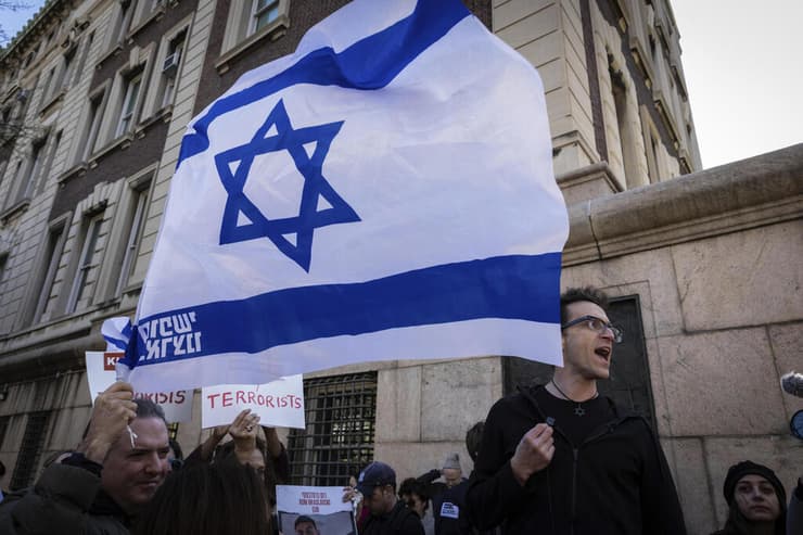 המרצה הישראלי שי דוידאי מסורב כניסה לאוניברסיטת קולומביה בניו יורק, ארה"ב בצל המחאה הפרו-פלסטינית שהתקיימה בפנים