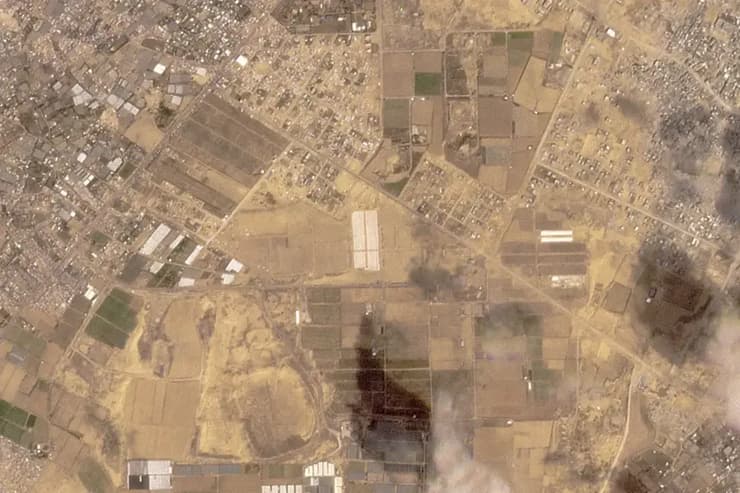  צילום לוויין של אוהלים מוקמים ליד חאן יונס שברצועת עזה בצל הכנות למבצע ב רפיח