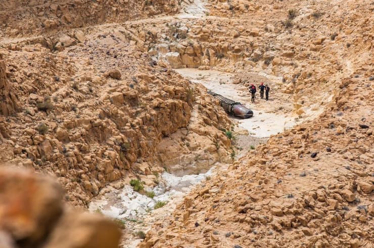 כוחות צה״ל פינו שרידי טיל קרקע-קרקע שיורט כחלק מהמתקפה האיראנית מאזור נחל יעלים הסמוך לערד