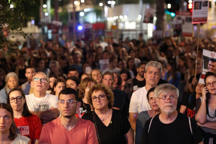 עצרת להחזרת החטופים בכיכר החטופים בתל אביב