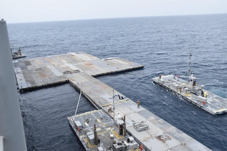 בניית הרציף הימי על ידי ארה"ב מול חופי רצועת עזה