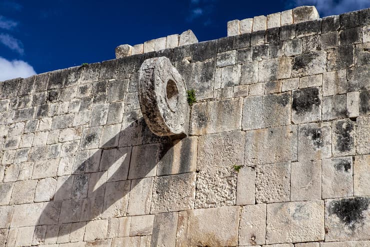 טבעת השער של הטלאצ'טלי, משחק הכדור בו שיחקו בני תרבות המאיה