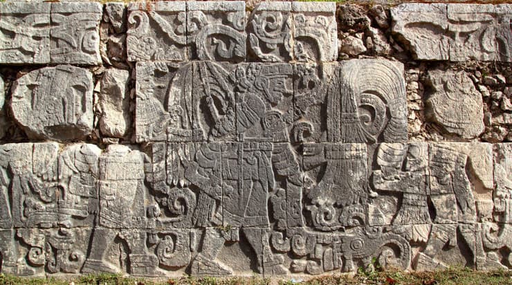 תיאור של משחק הכדור בו שיחקו בני תרבות המאיה