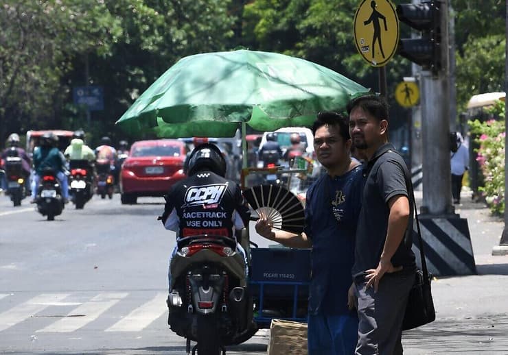 תושבי הפיליפינים מתמודדים עם גל החום הקיצוני
