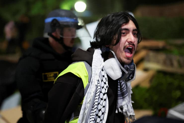 אוניברסיטת קליפורניה לוס אנג'לס פינוי מפגינים פרו פלסטינים מאהל מחאה שוטרים