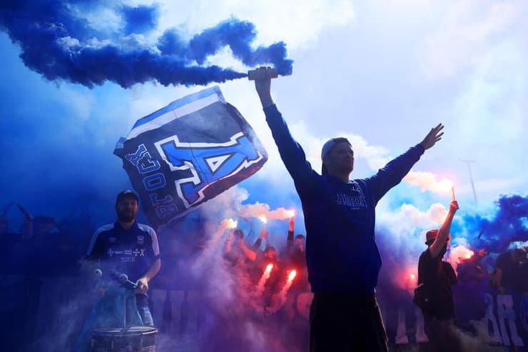 חוזרים לפרמייר-ליג. אוהדי איפסוויץ' (צילום: Stephen Pond/Getty Images) אוהדי איפסוויץ'