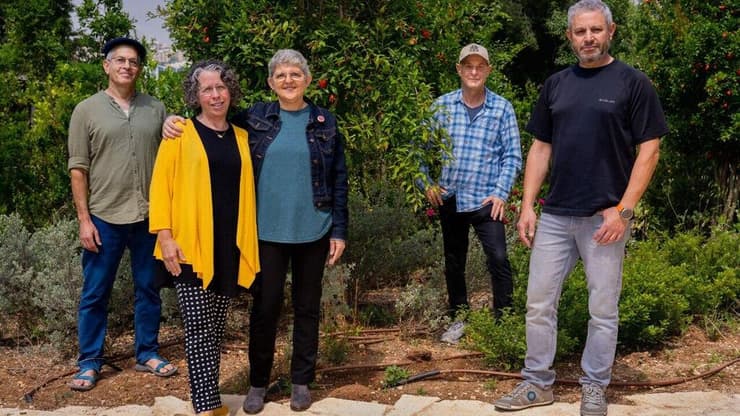 יוזמי שנת השירות: בועז שליט (מימין), ערן ברוך, תמר אוגד, רינה כהן וגיא גרדי