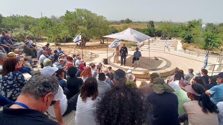 סיור במסגרת מיזם "בשביל הנופלים" (צילום באדיבות "בשביל הנופלים") סיור במסגרת מיזם "בשביל הנופלים"