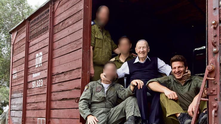 "זה מדהים ולא מובן מאליו שיש לנו צבא". אליעזר שמעוני ונכדיו שלוחמים ביחידות מובחרות (צילום: אביגיל עוזי) yk13869864