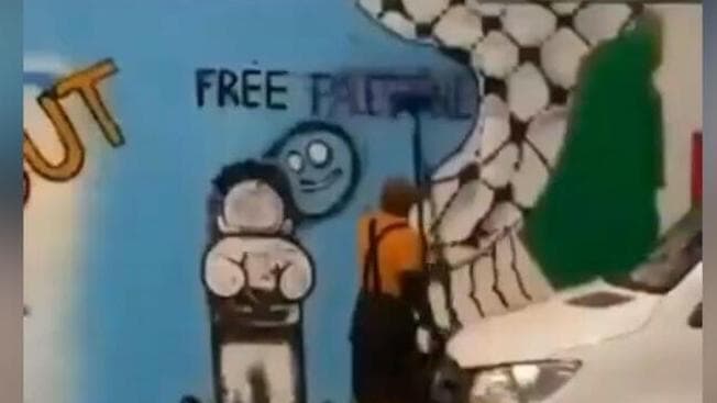 עיריית מאלמו מוחקת גרפיטי אנטי ישראלי והתנצלה בפני פעילים פרו פלסטינים
