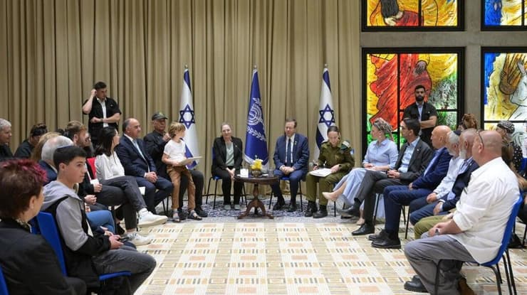 נשיא המדינה יצחק הרצוג במפגש עם משפחות שכולות
